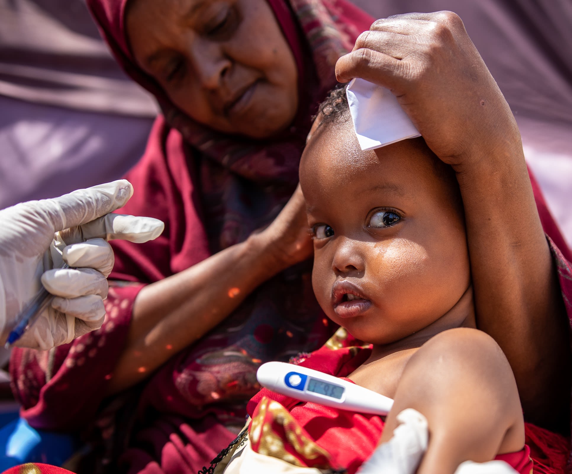 Suhuur (2) was diagnosed and treated for pneumonia by Save the Children’s Family Health Worker Muna (42)